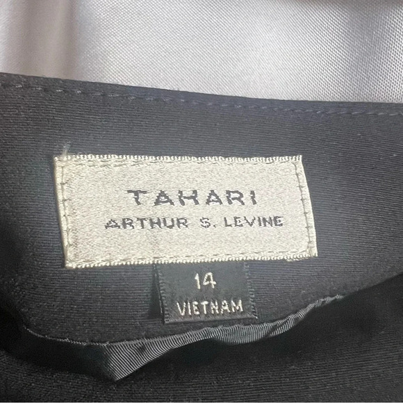 Tahari Arthur S. Levine Flared, Pleated Bi-Stretch Skirt Size 14 - Picture 8 of 8